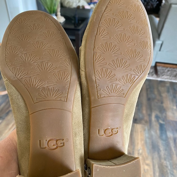 UGG brand suede loafer style shoe - Picture 3 of 4